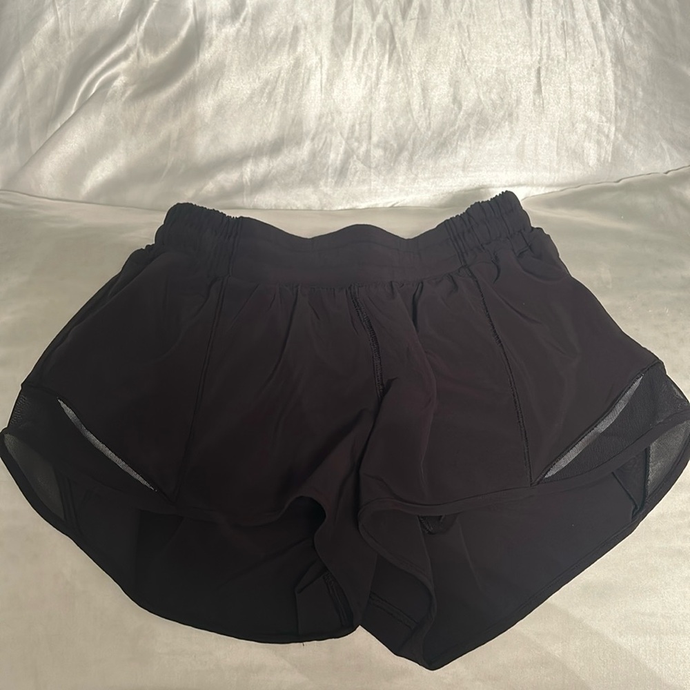 Lululemon Hotty Hot 2.5” Size 4